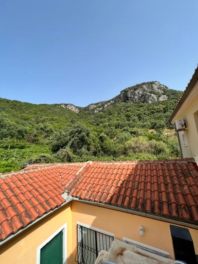 Lithino - 5min From The Apartment